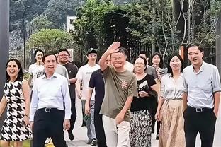 阿贾克斯主帅参加儿子婚礼助教临时带队，球队今年已有6位主教练